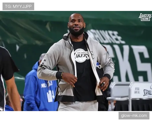 这生活节奏也太反差了，阿德托昆博球场上猛男，下了场竟然喜欢这样过日子？